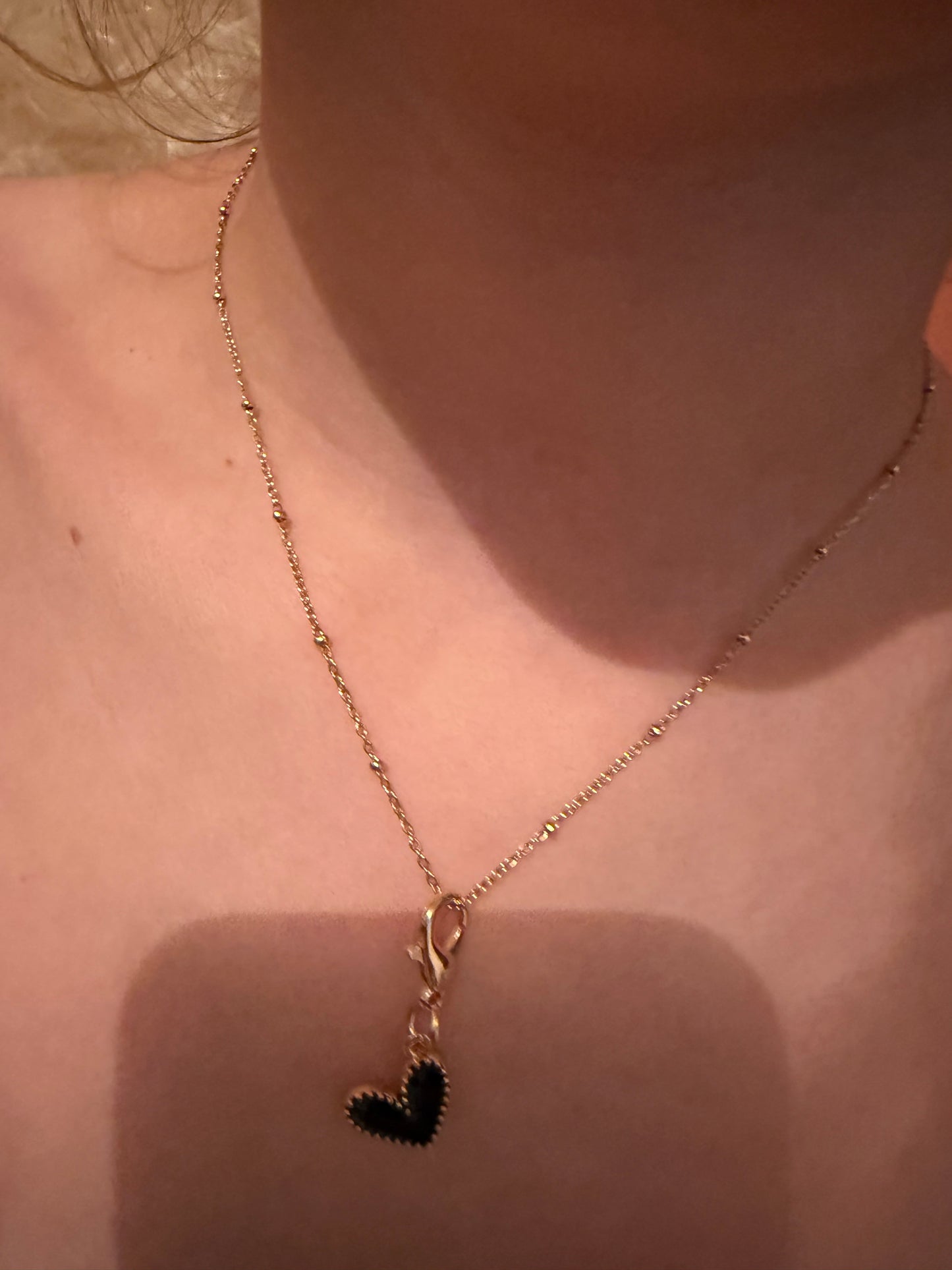 Collier fin à charmes