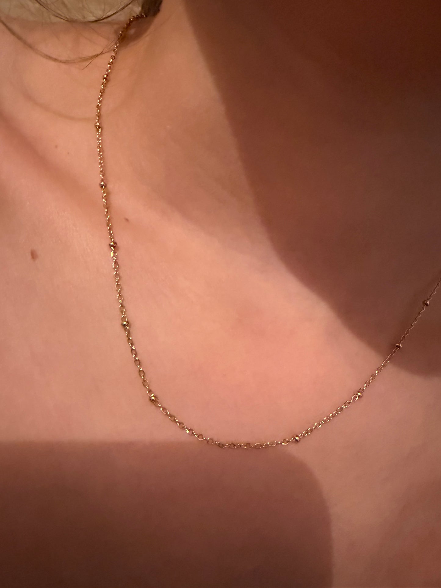 Collier fin à charmes