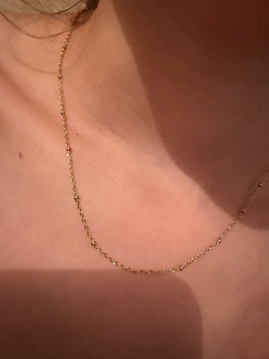 Collier fin à charmes