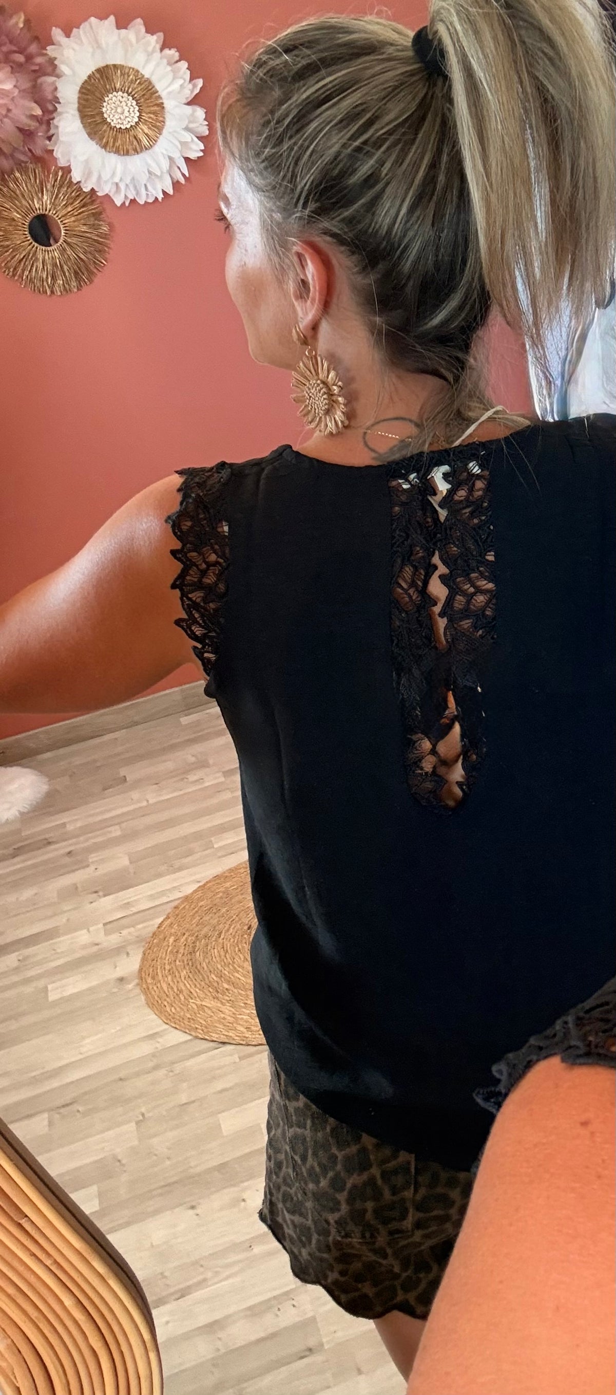 Top fluide Myalo à dentelle